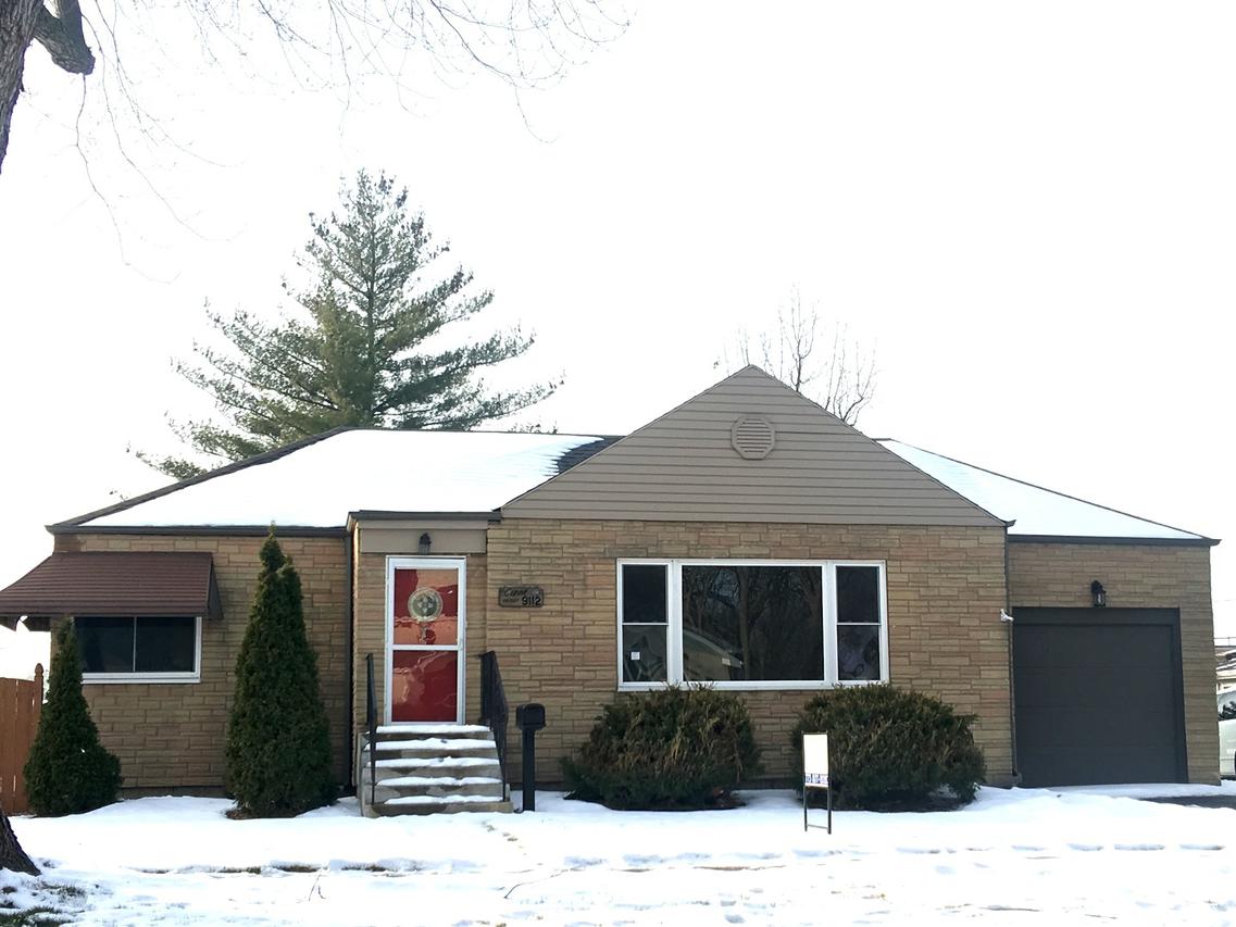 9112 Lynwood Dr., Oak Lawn, IL 60453