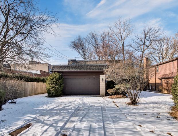 911 Manor Dr., Wilmette, IL 60091