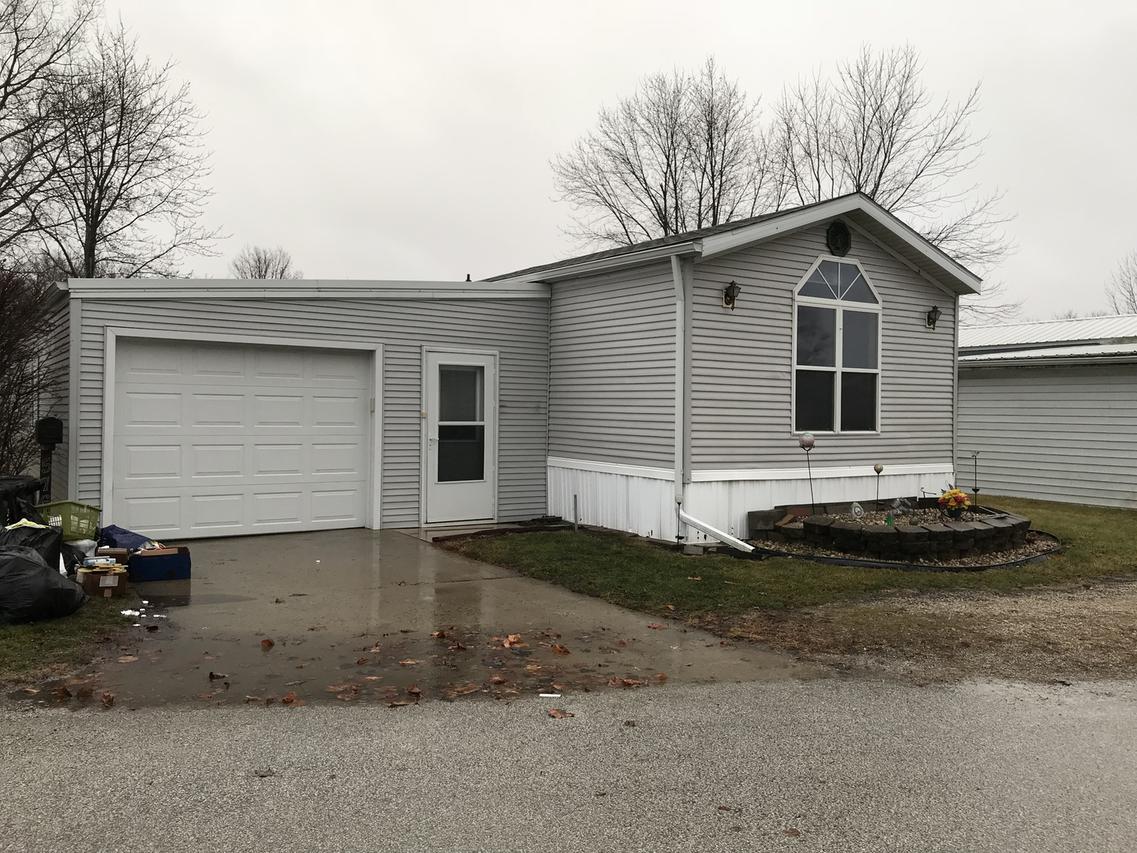 516 Carriage Ln., Gibson City, IL 60936