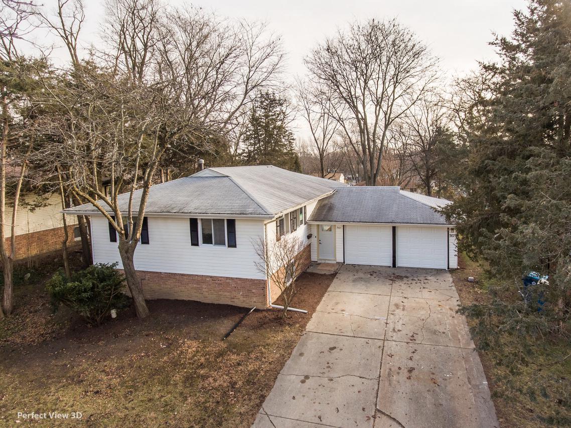 507 Dartmouth Ln., Schaumburg, IL 60193