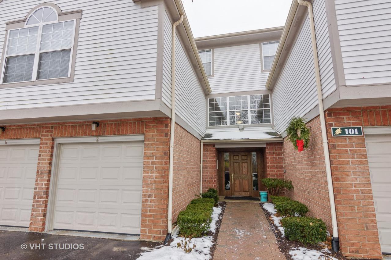 101 Kristin Cir. #2, Schaumburg, IL 60195