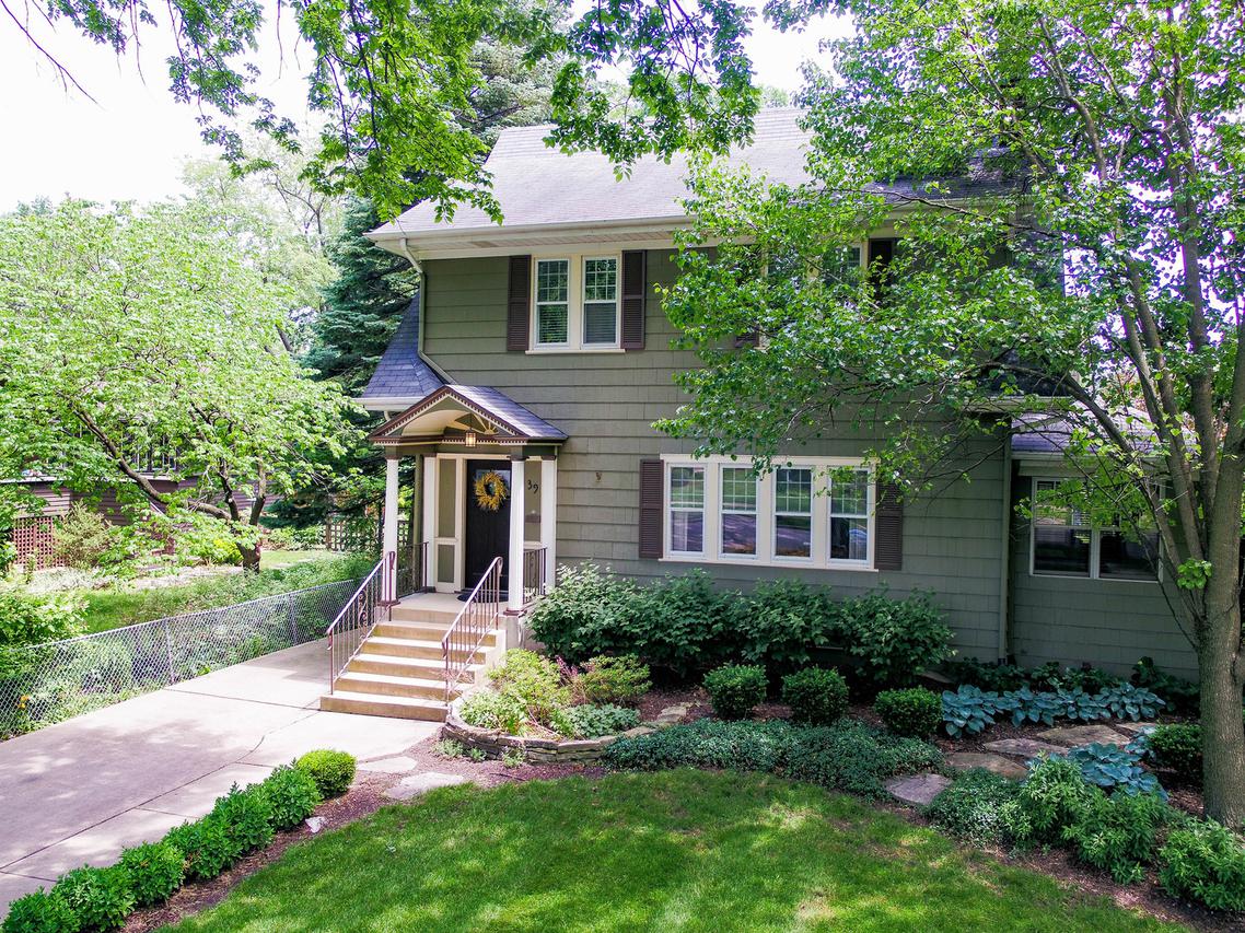 39 Drexel Ave., La Grange, IL 60525
