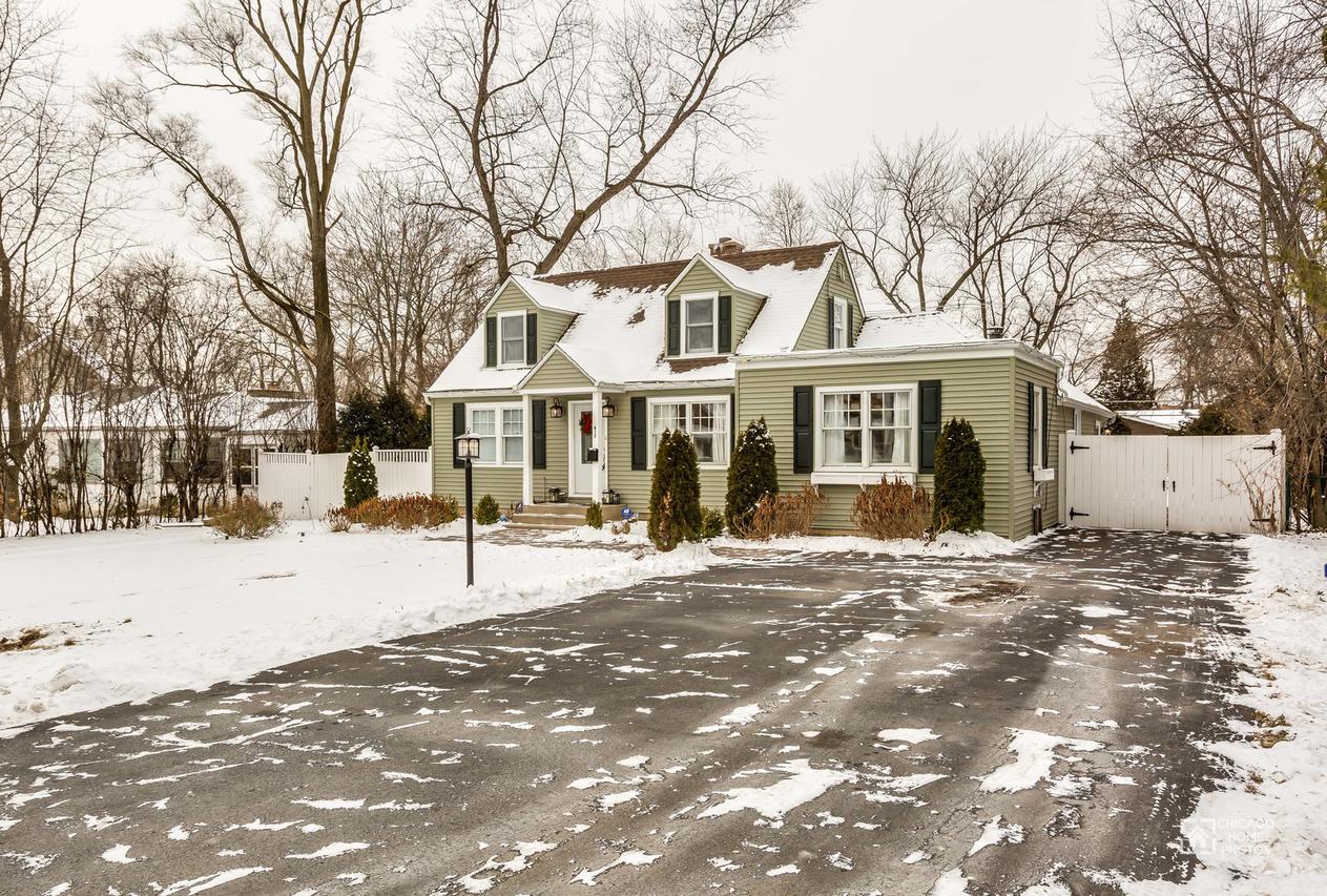 612 Meadow Dr., Glenview, IL 60025