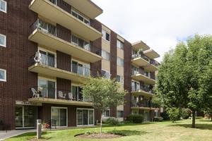 5300 Walnut Ave. #10E, Downers Grove, IL 60515
