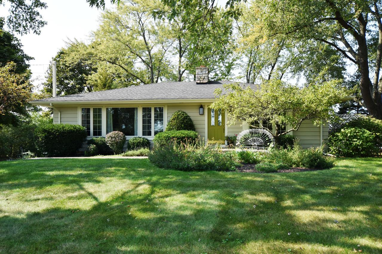 24264 N Grandview Dr., Barrington, IL 60010