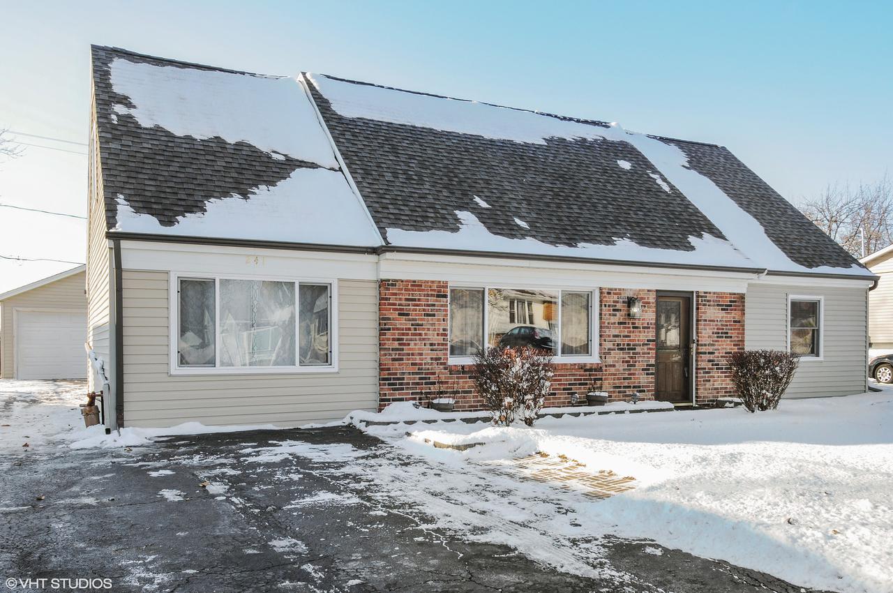241 Cedarwood Ave., Bolingbrook, IL 60440