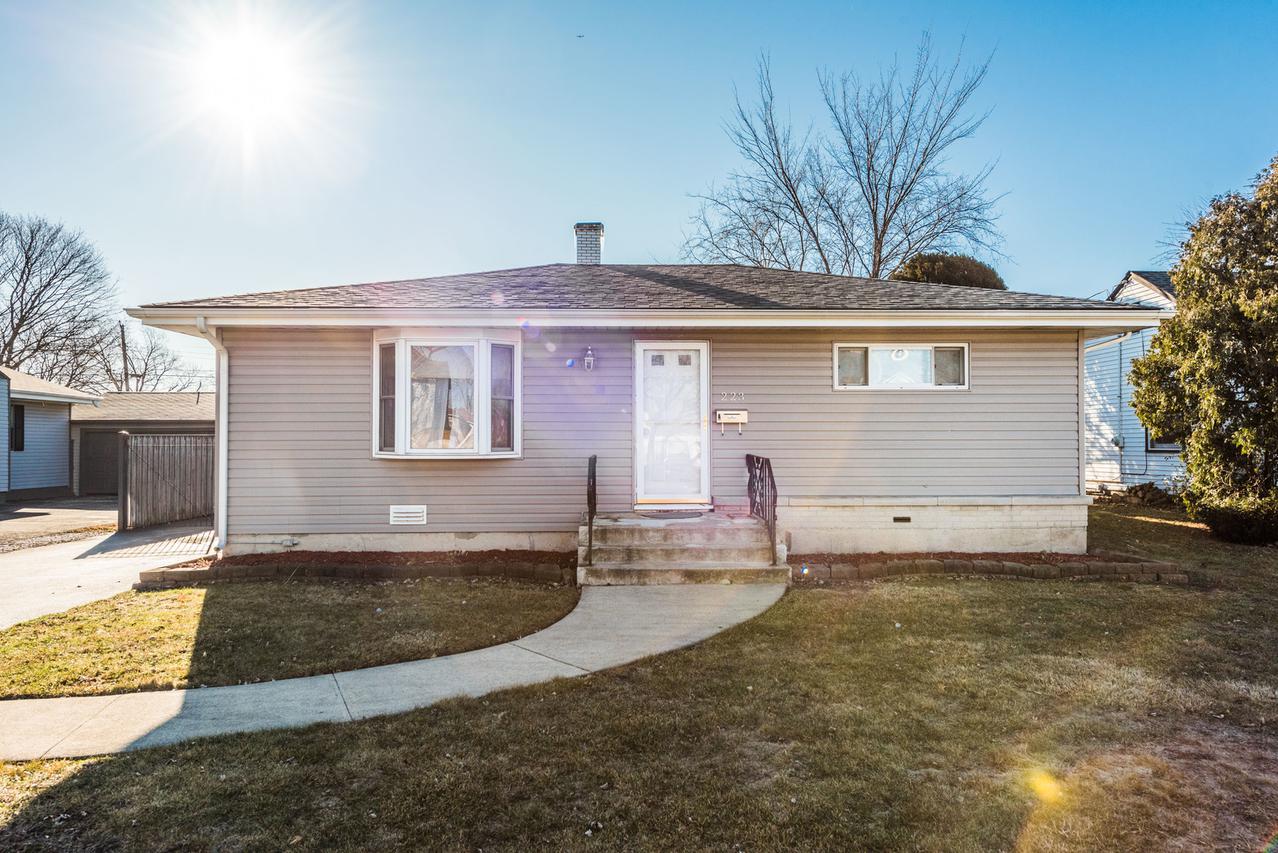 223 Major Dr., Northlake, IL 60164