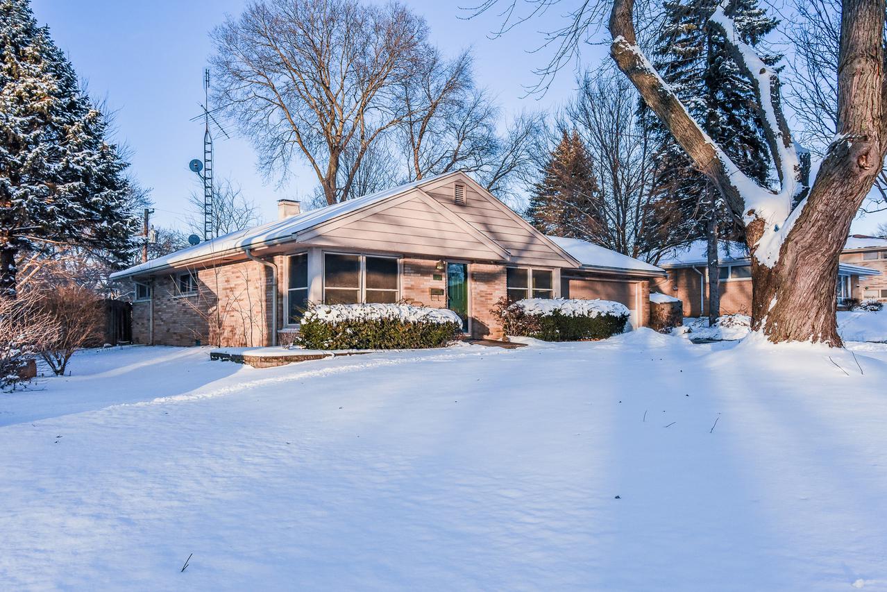 109 April Ln., North Aurora, IL 60542