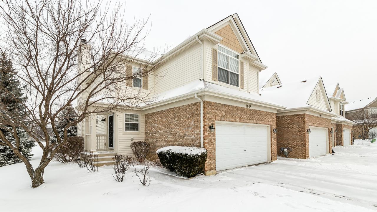 1668 Yellowstone Cir., Crystal Lake, IL 60014