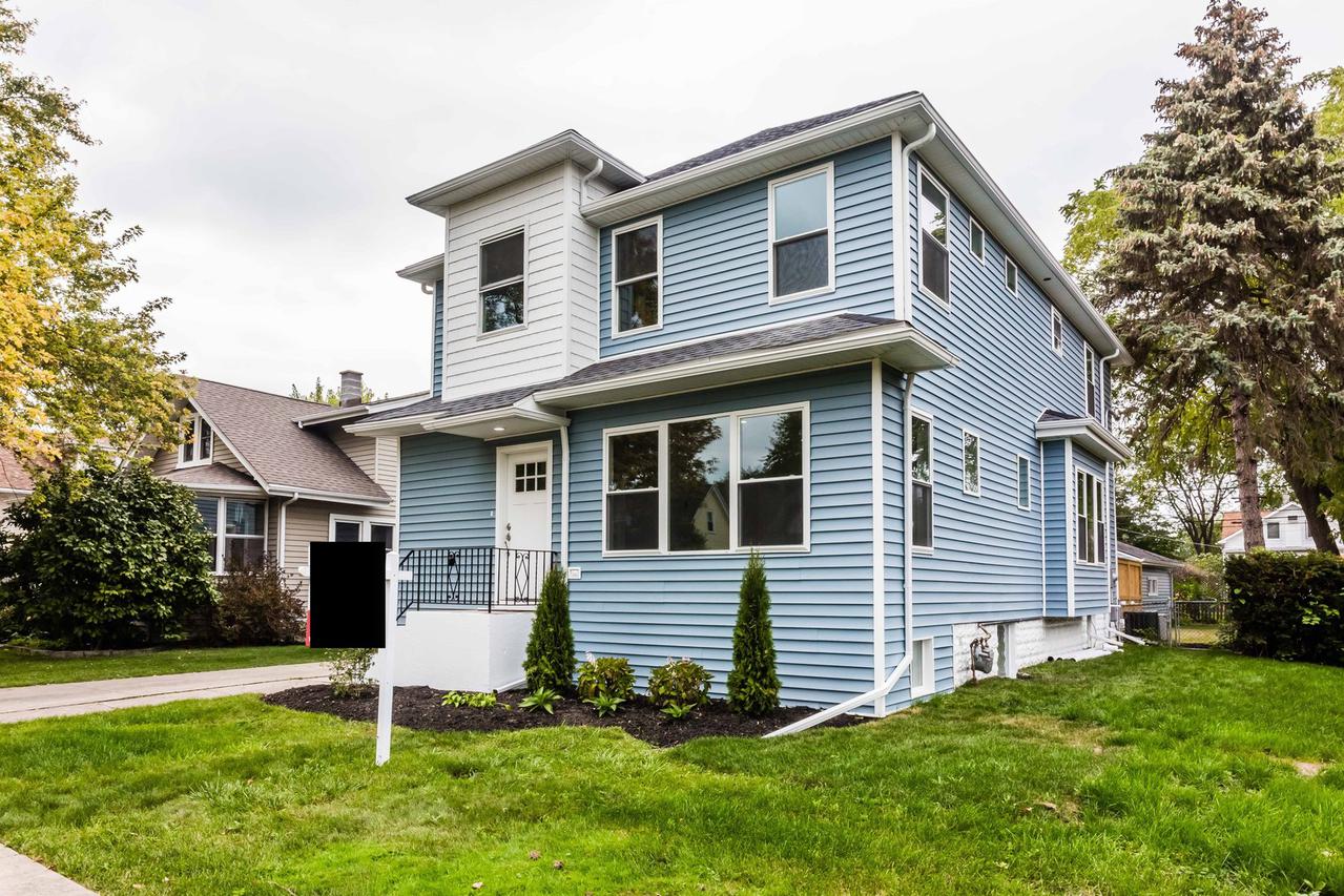 962 Greenview Ave., Des Plaines, IL 60016