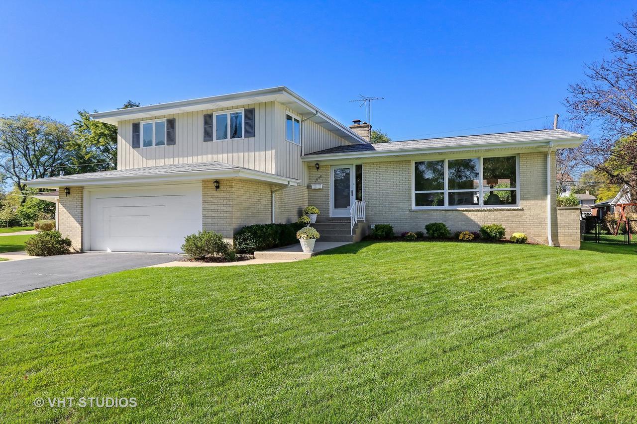 1040 Terrace Ln., Glenview, IL 60025