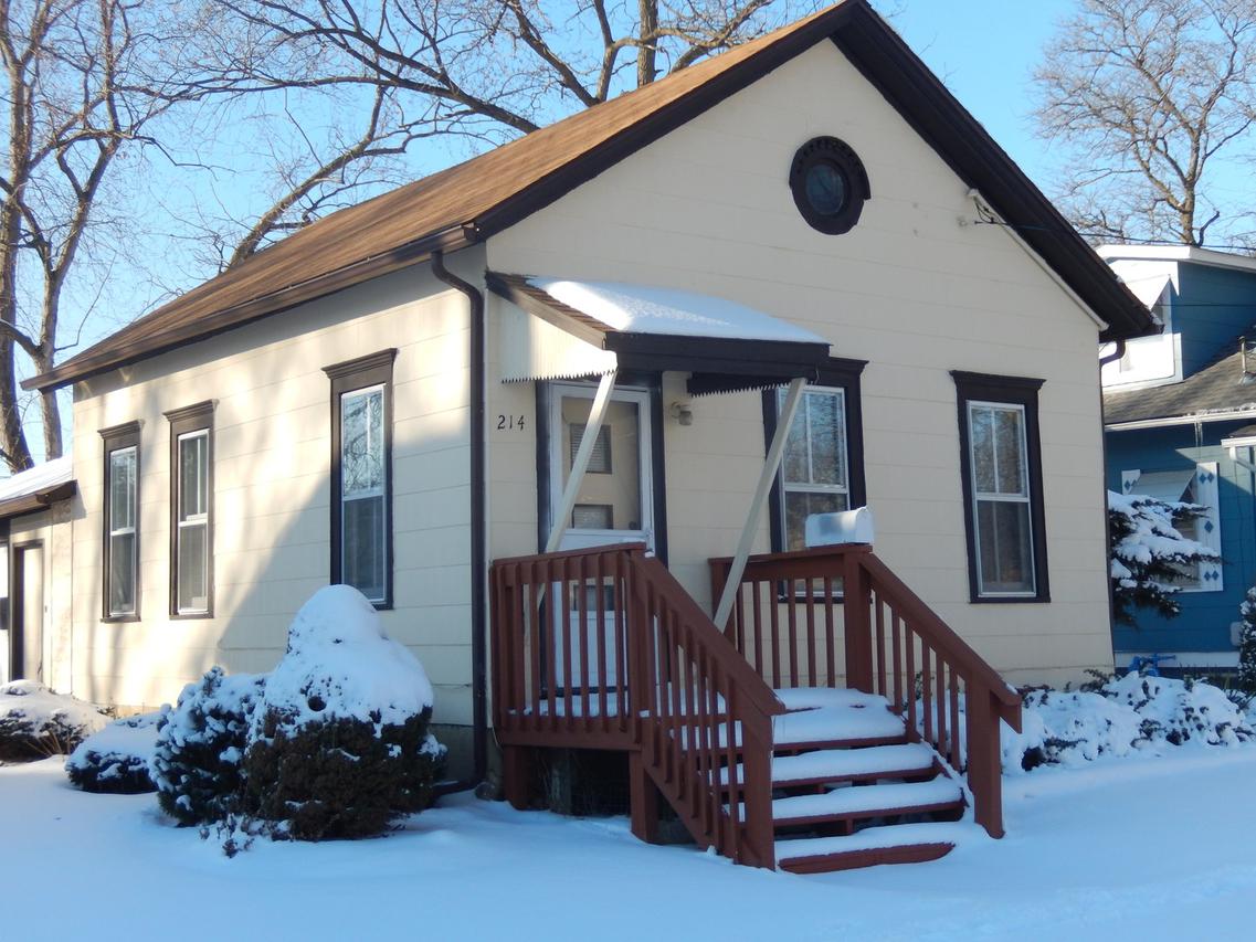 214 Grand Ave., Aurora, IL 60506