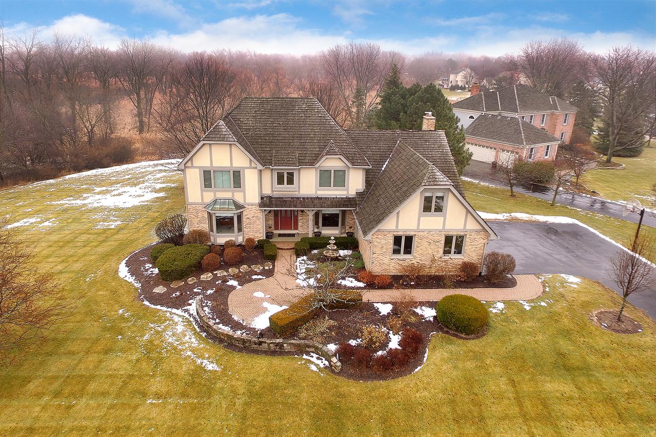 7 North Tr., Hawthorn Woods, IL 60047