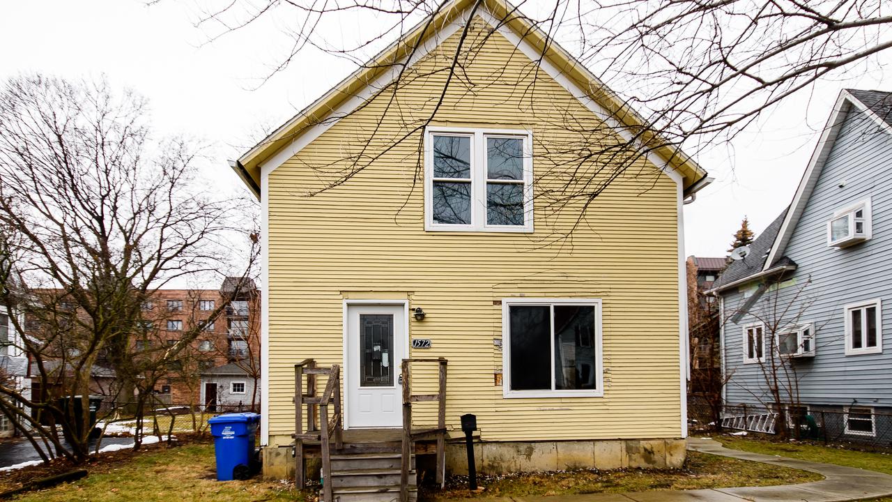 1572 Oakwood Ave., Des Plaines, IL 60016