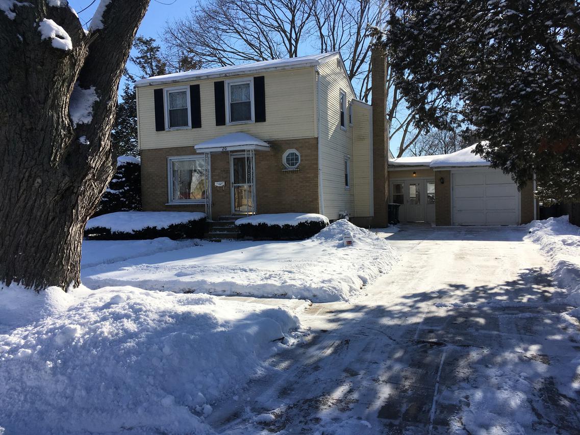 20 Wenholz Ave., East Dundee, IL 60118