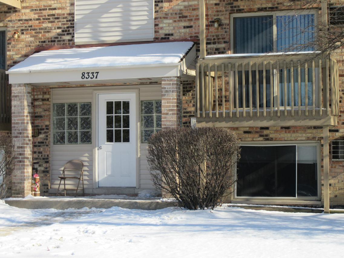 8337 Woodland Dr. #B, Darien, IL 60561