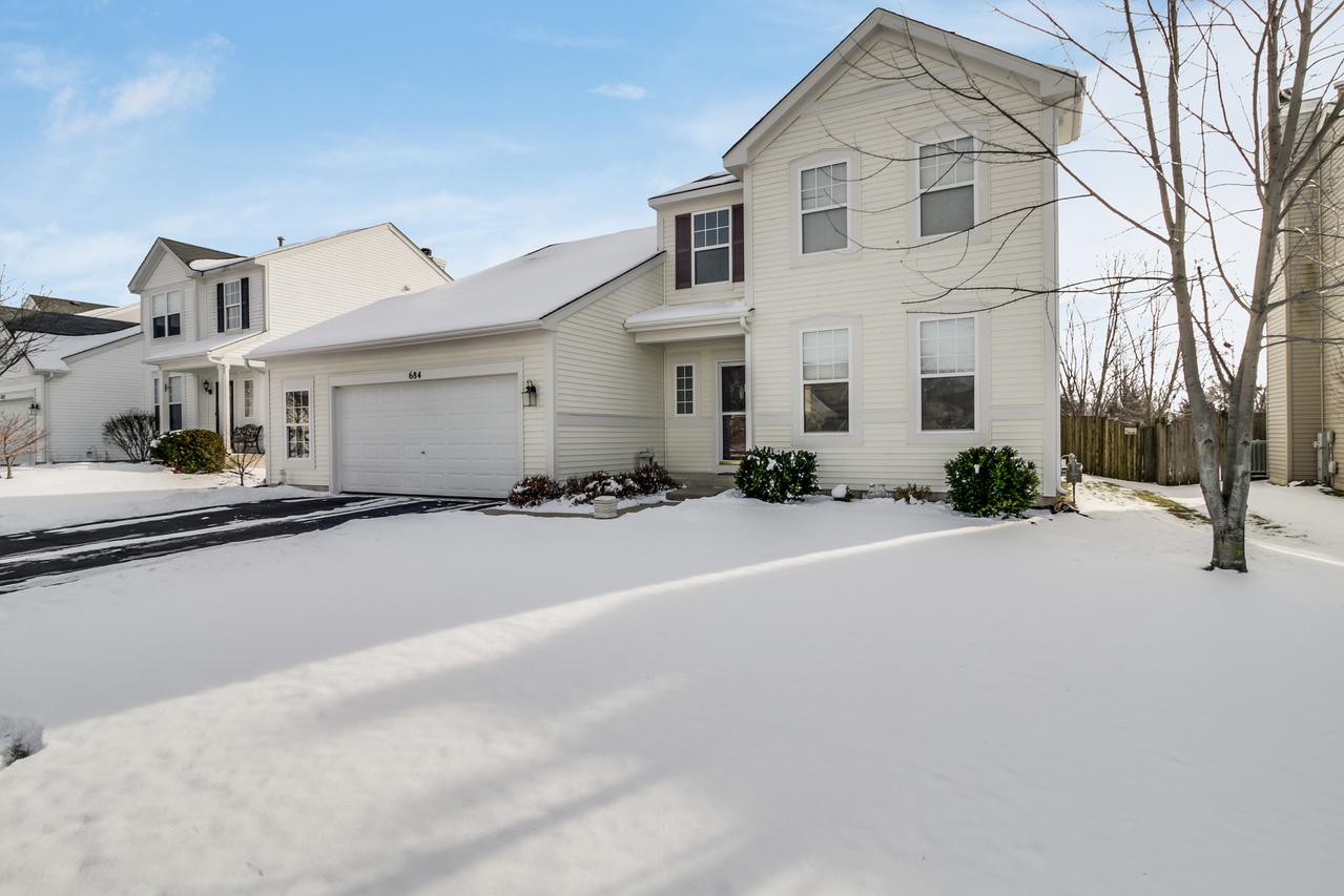 684 Thompson Ave., North Aurora, IL 60542