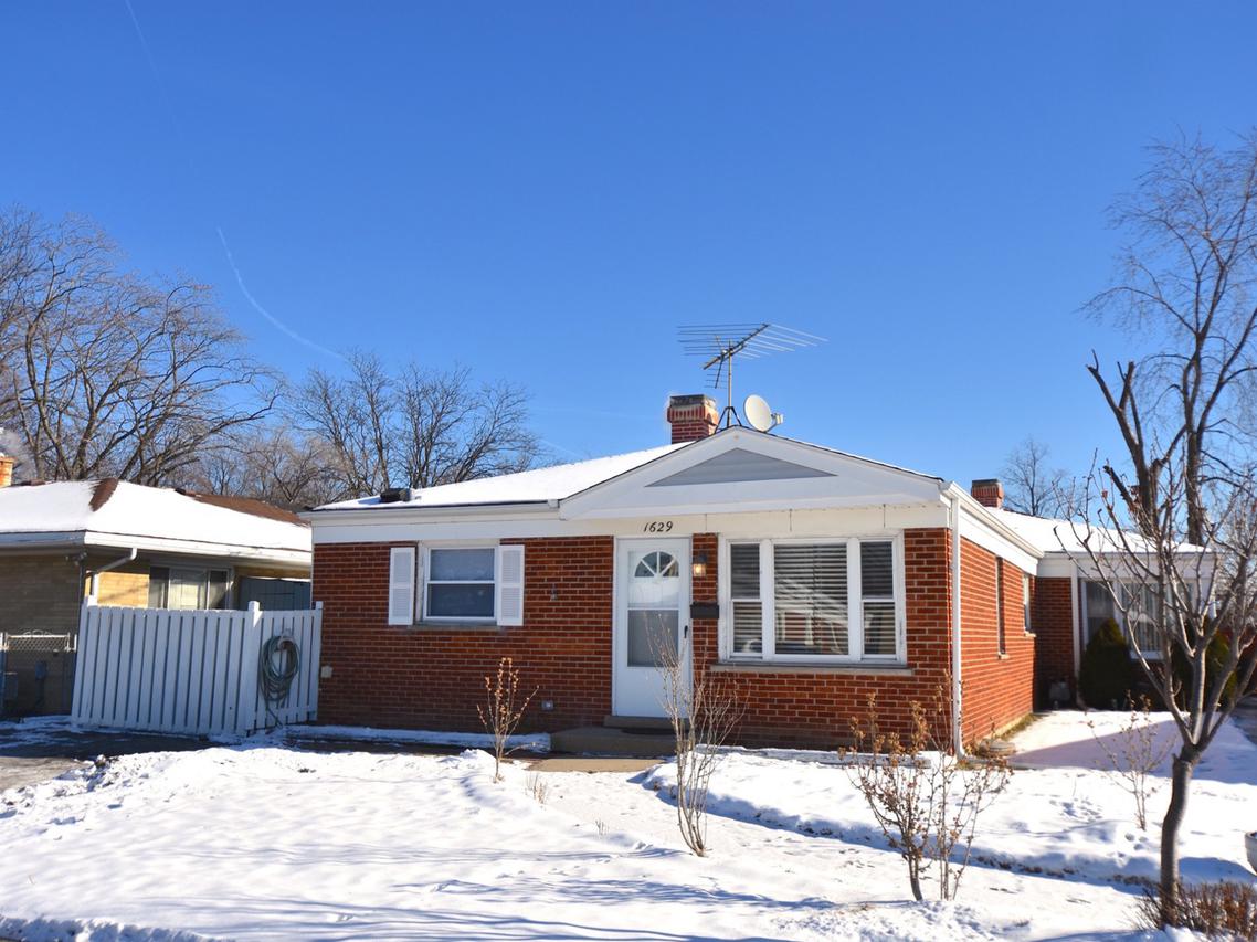 1629 Howard Ave., Des Plaines, IL 60018
