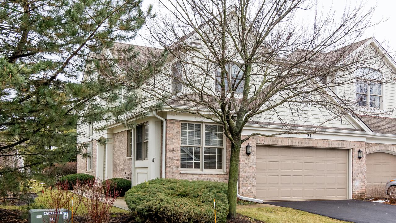 121 Fairway Dr., La Grange, IL 60525
