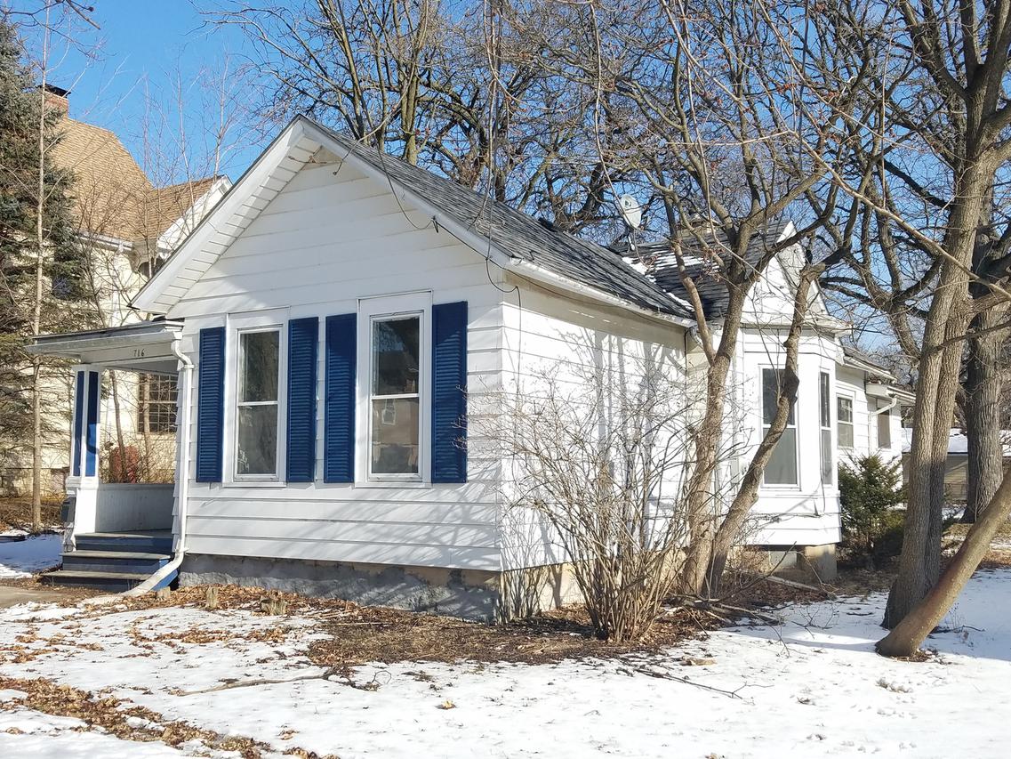 716 S 4th St., Aurora, IL 60505