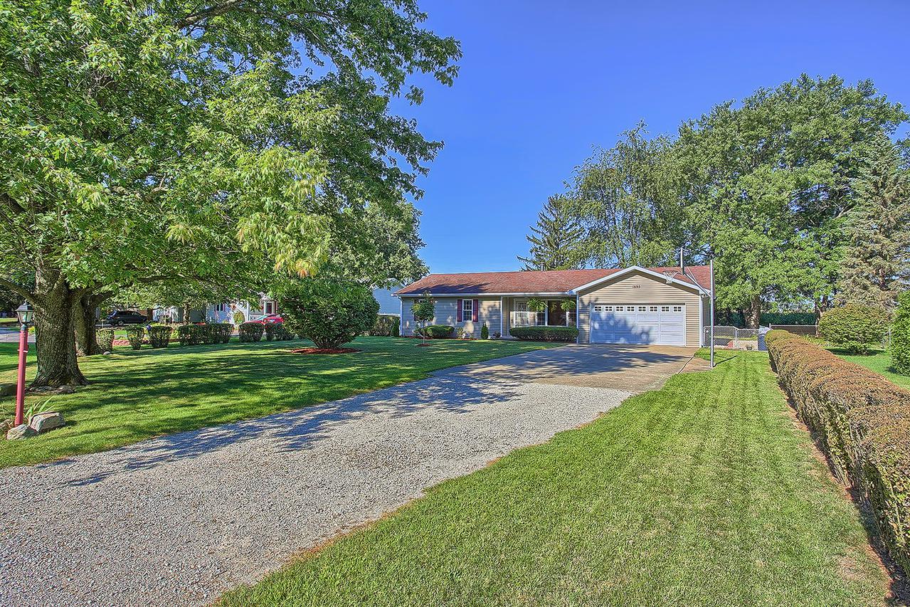 1695 Willowdale Dr., St. Joseph, IL 61873
