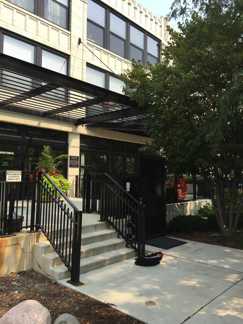 1110 W 15th St. #114, Chicago, IL 60608