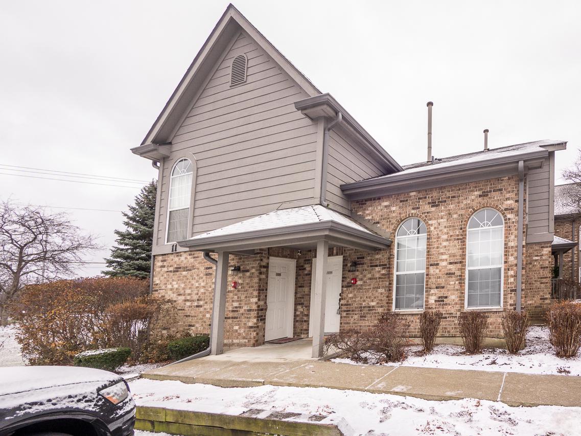 11 Foxcroft Rd. #139, Naperville, IL 60565