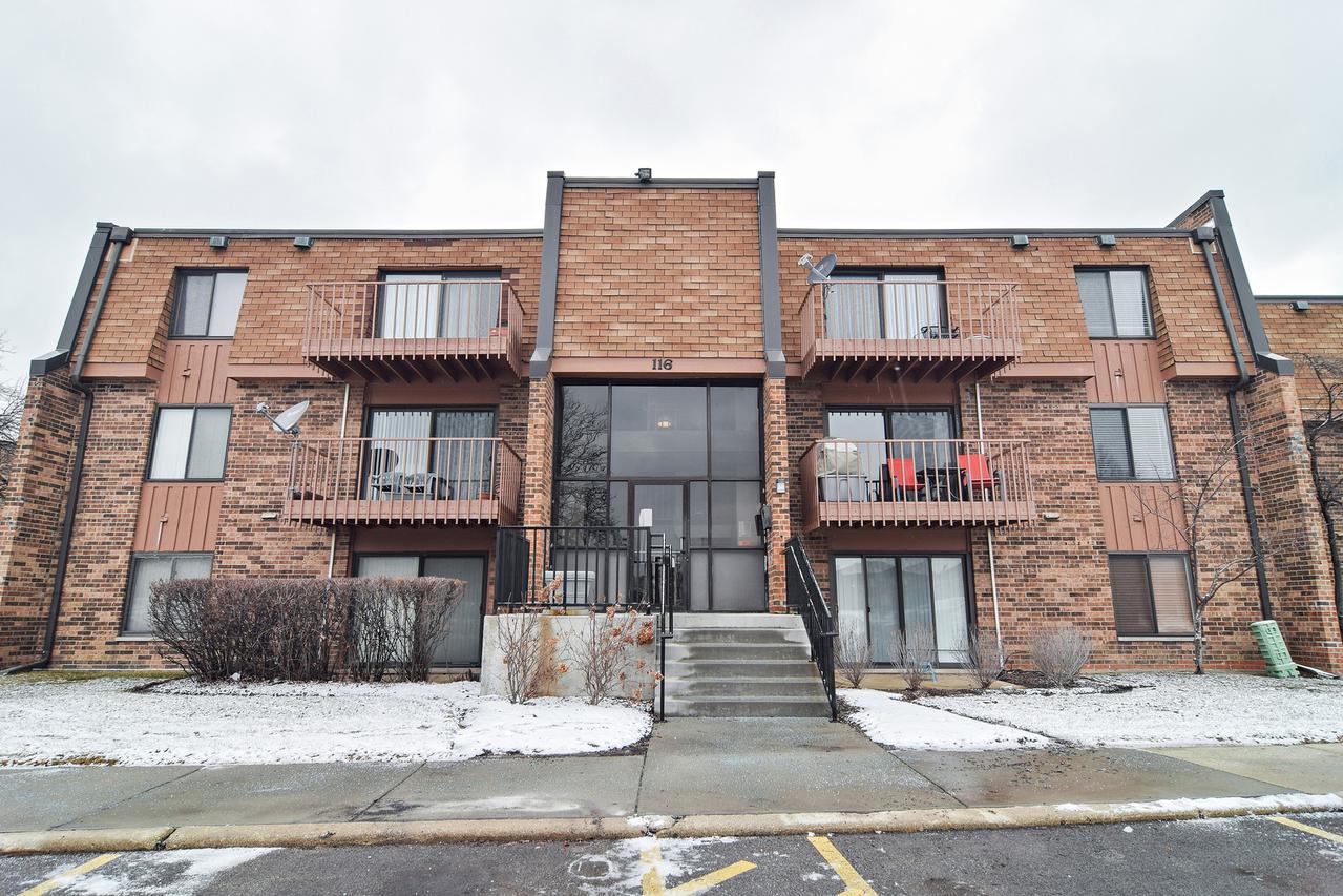 116 Mullingar Ct. #2C, Schaumburg, IL 60193