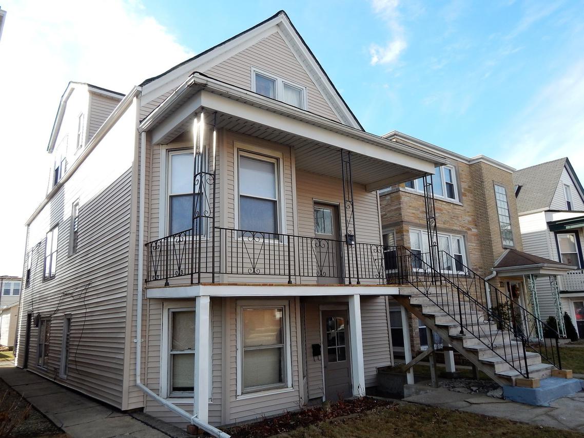 5227 W Roscoe St., Chicago, IL 60641