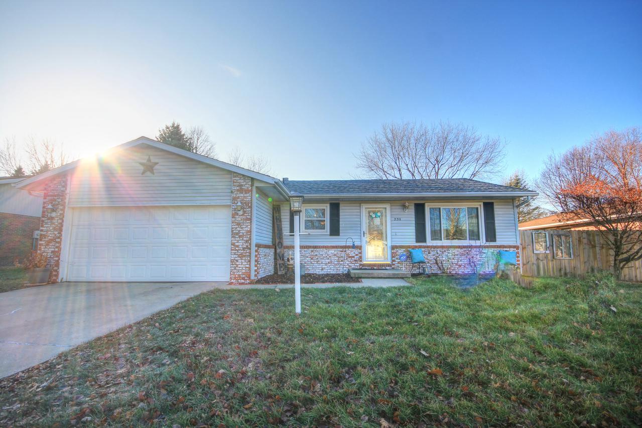 2211 Carlisle Dr., Champaign, IL 61821