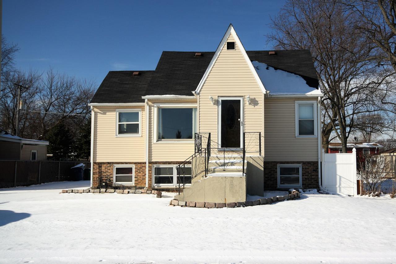 9044 Central Ave., Oak Lawn, IL 60453