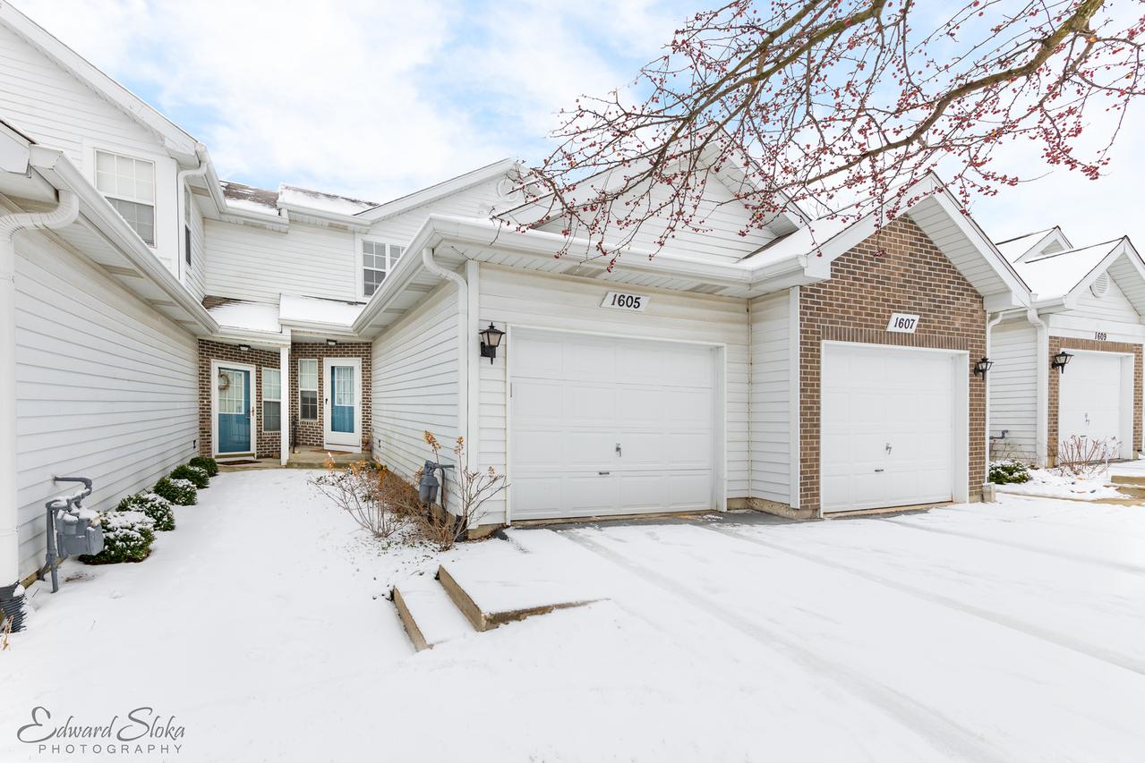 1605 Woodhaven Ct., Mundelein, IL 60060
