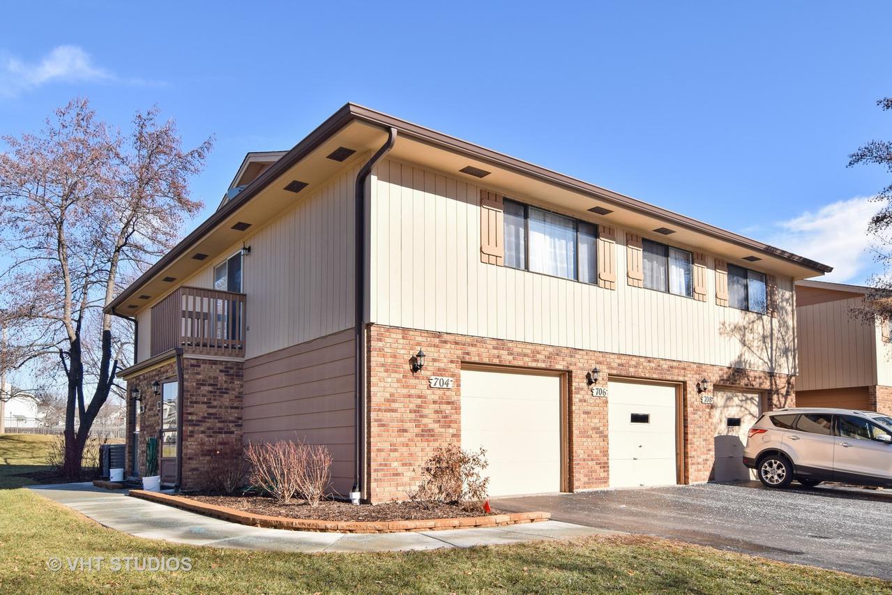 704 Whalom Ln., Schaumburg, IL 60173