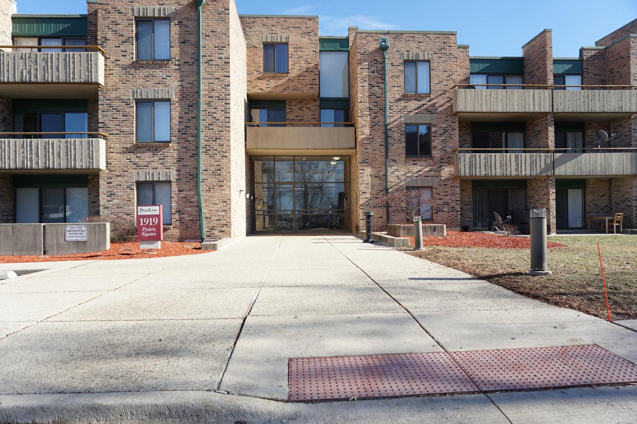 1919 Prairie Sq. #12, Schaumburg, IL 60173