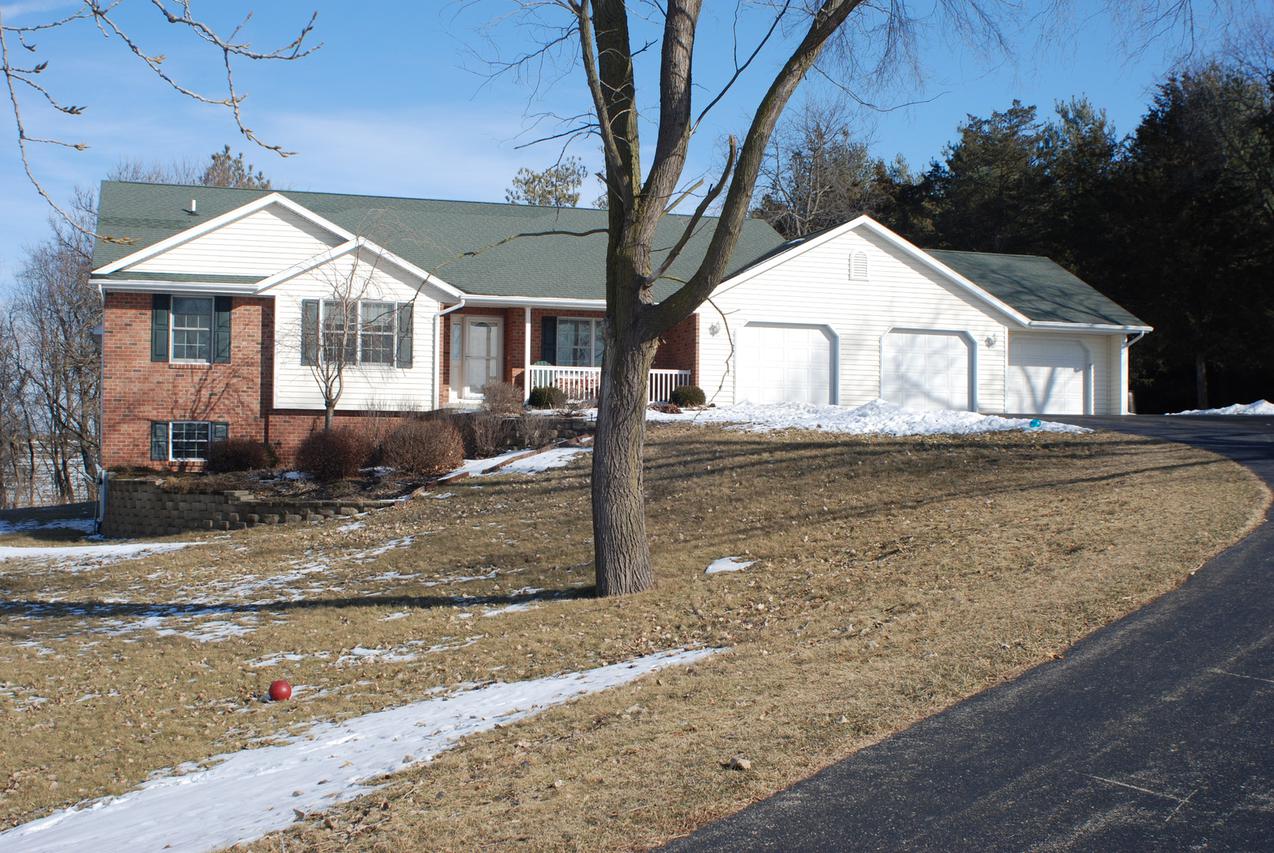 10485 N Afolkey Rd., Dakota, IL 61018