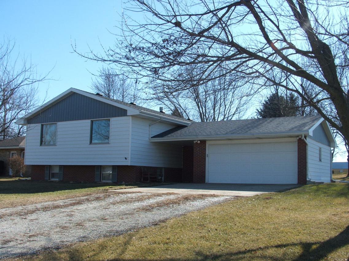 102 W Main St., Cabery, IL 60919