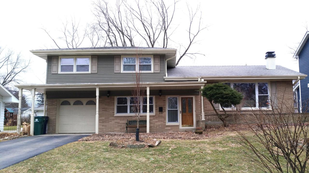 212 Elmwood Dr., Naperville, IL 60540