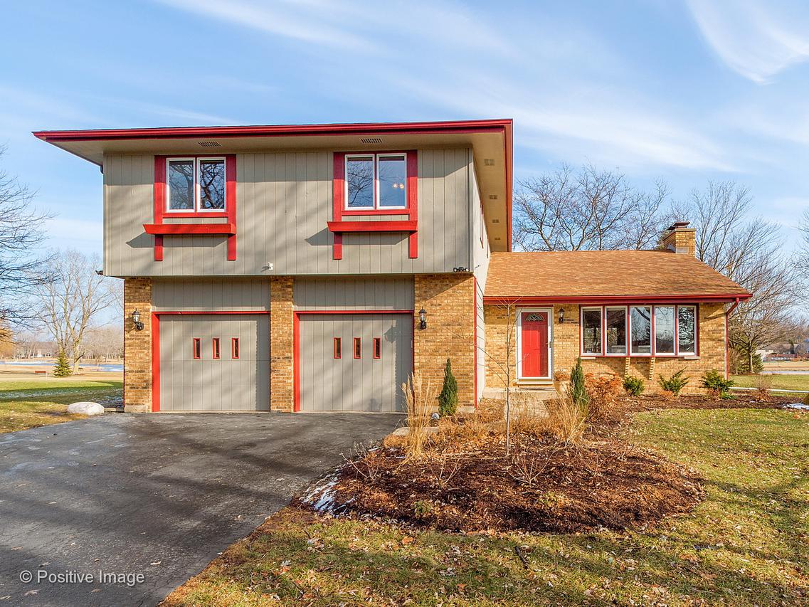 867 Braintree Ln., Bartlett, IL 60103
