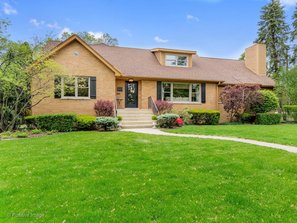 200 Holmes Ave., Clarendon Hills, IL 60514