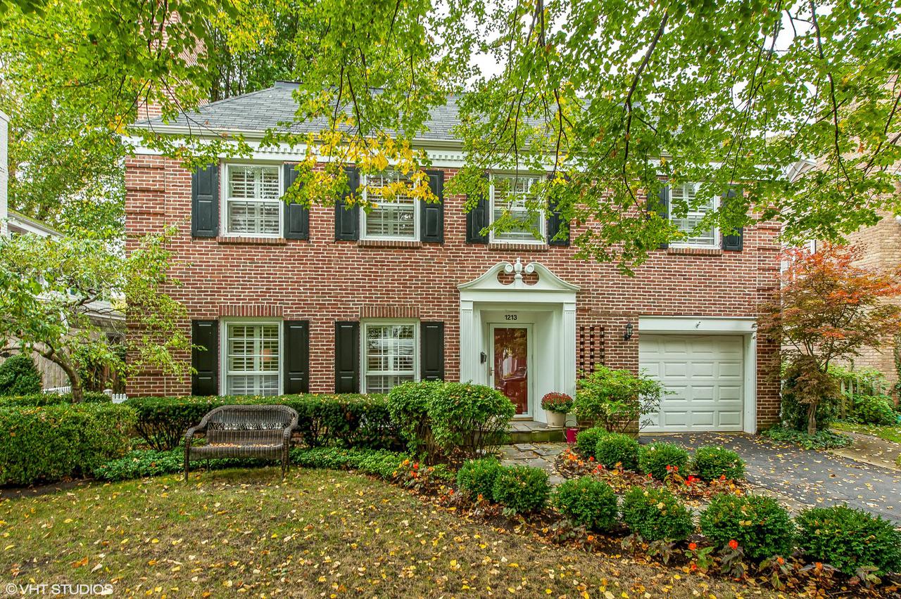 1213 Richmond Ln., Wilmette, IL 60091