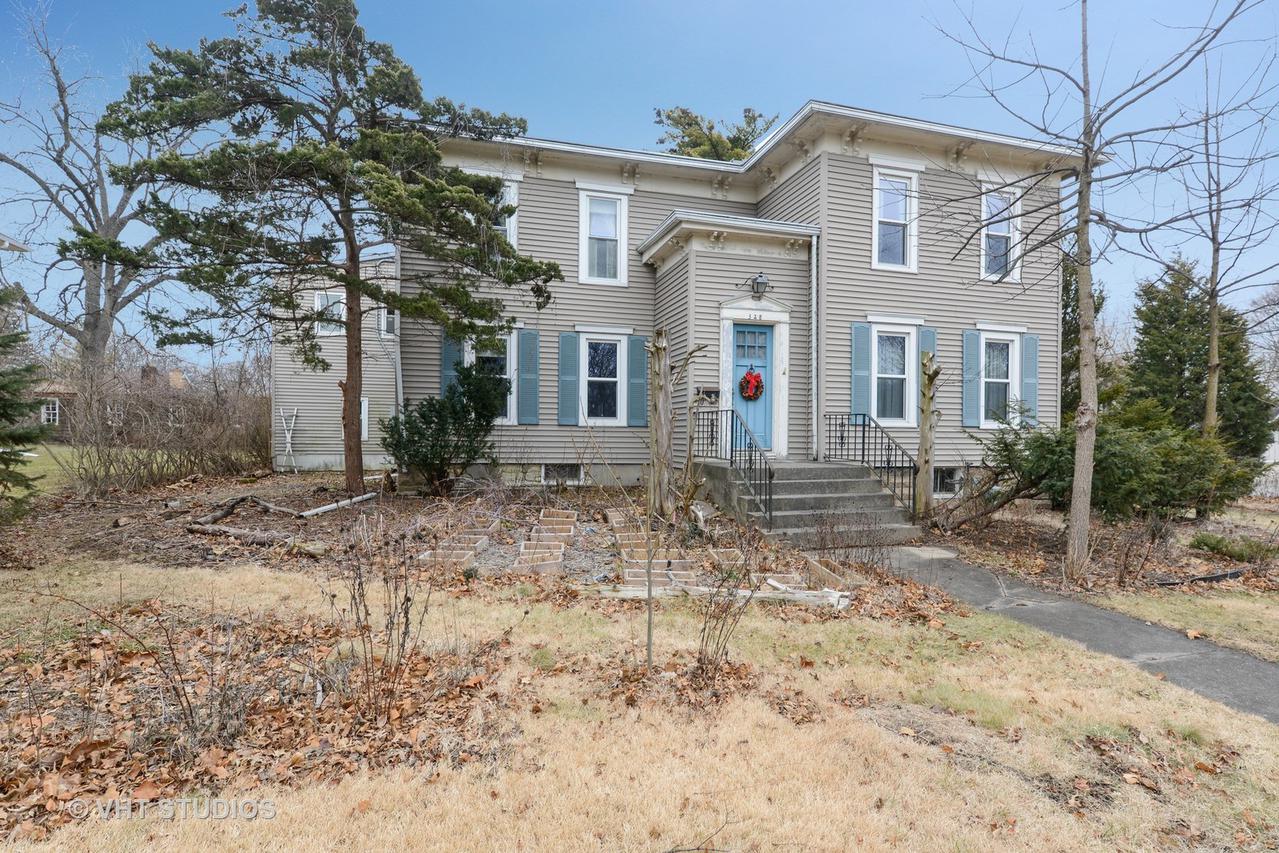 328 Somonauk St., Sycamore, IL 60178