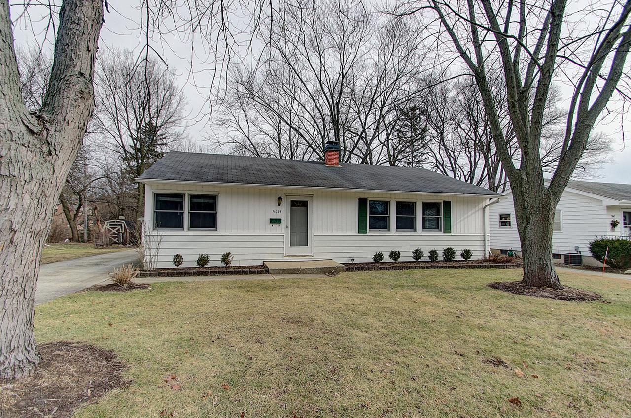 5643 Aubrey Ter., Downers Grove, IL 60516