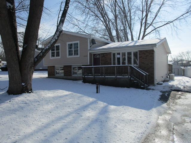 2009 Woodlane Dr., Lindenhurst, IL 60046