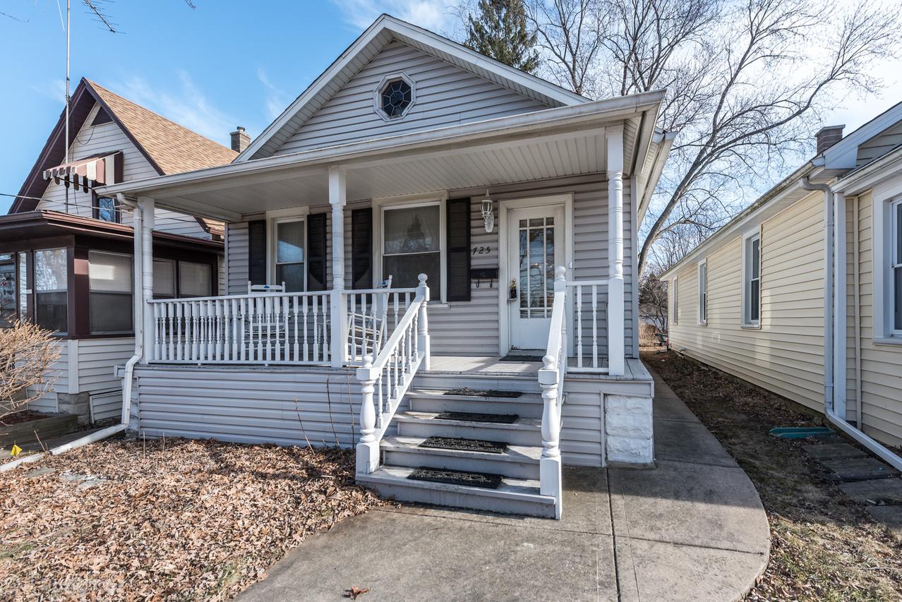 725 Warner Ave., Lemont, IL 60439