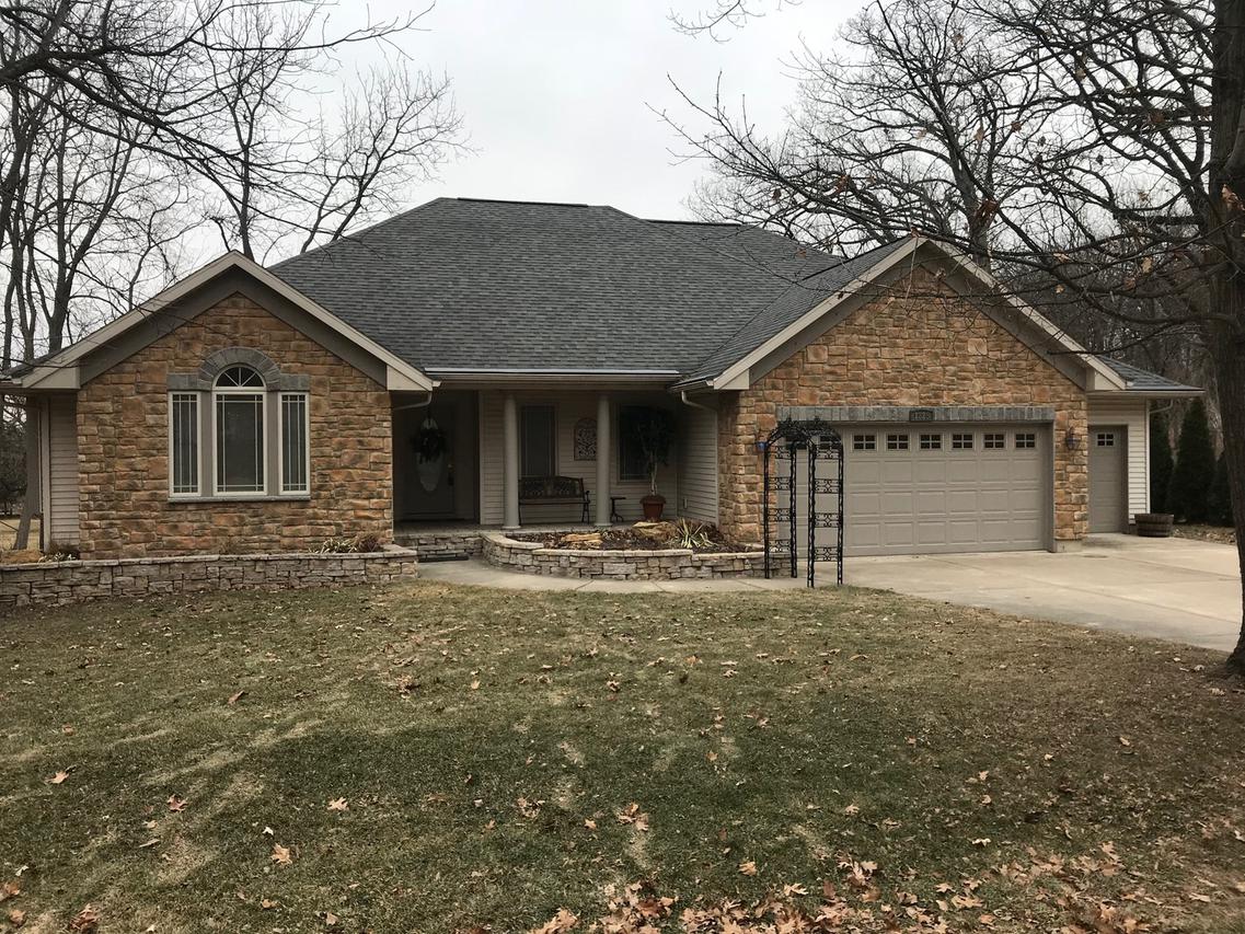 1225 Great Oaks Way, Dixon, IL 61021