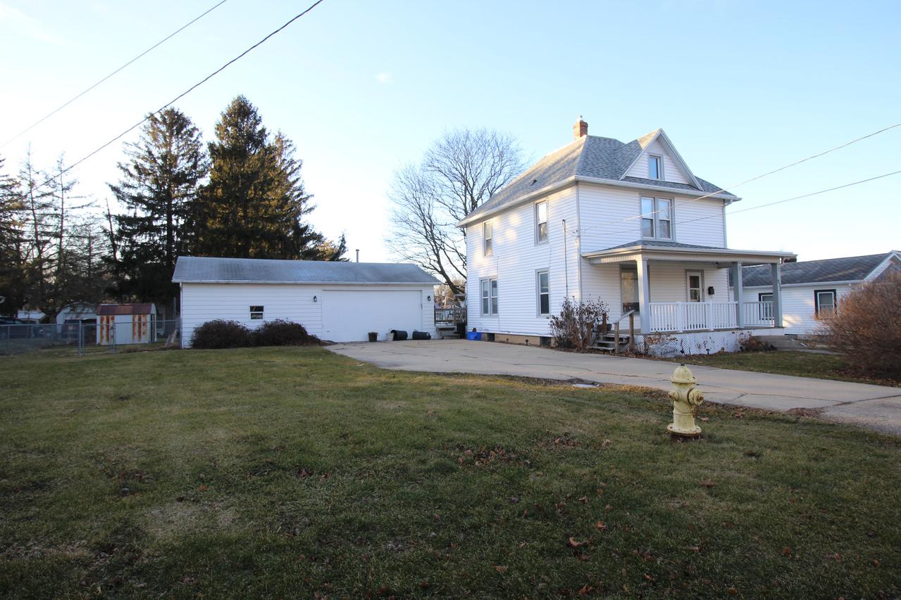 932 S 17th Ave., Freeport, IL 61032