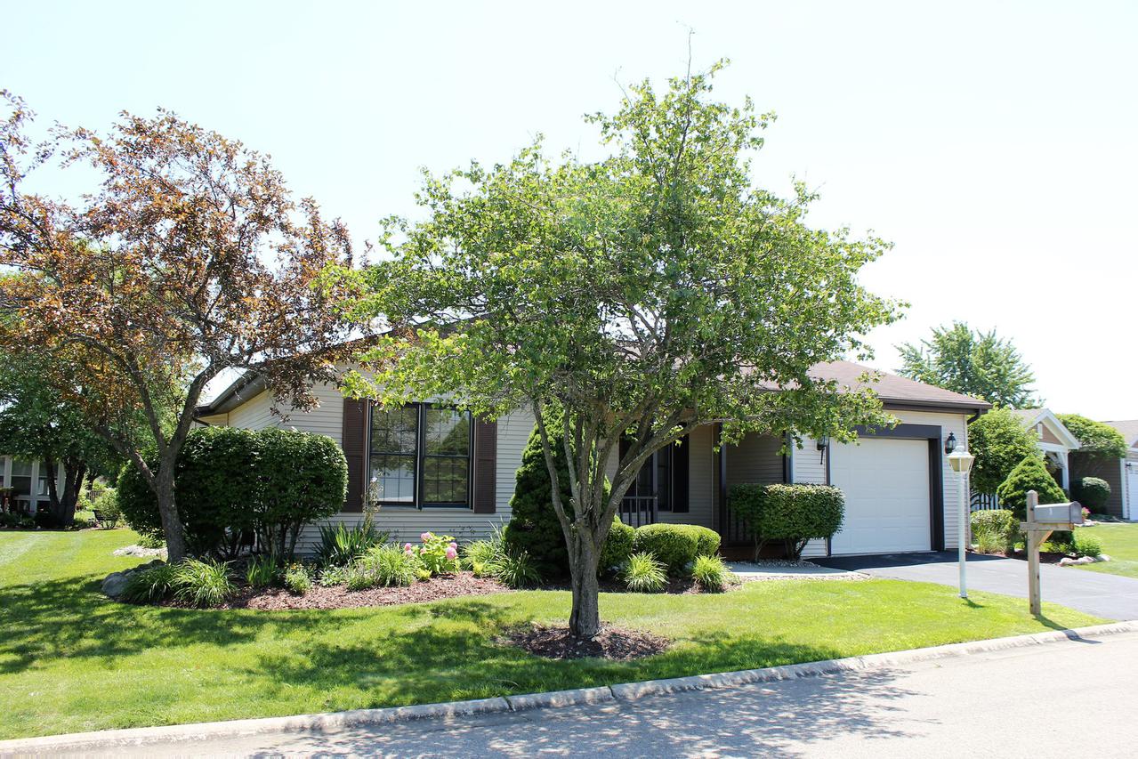 1 Derby Ct., Grayslake, IL 60030