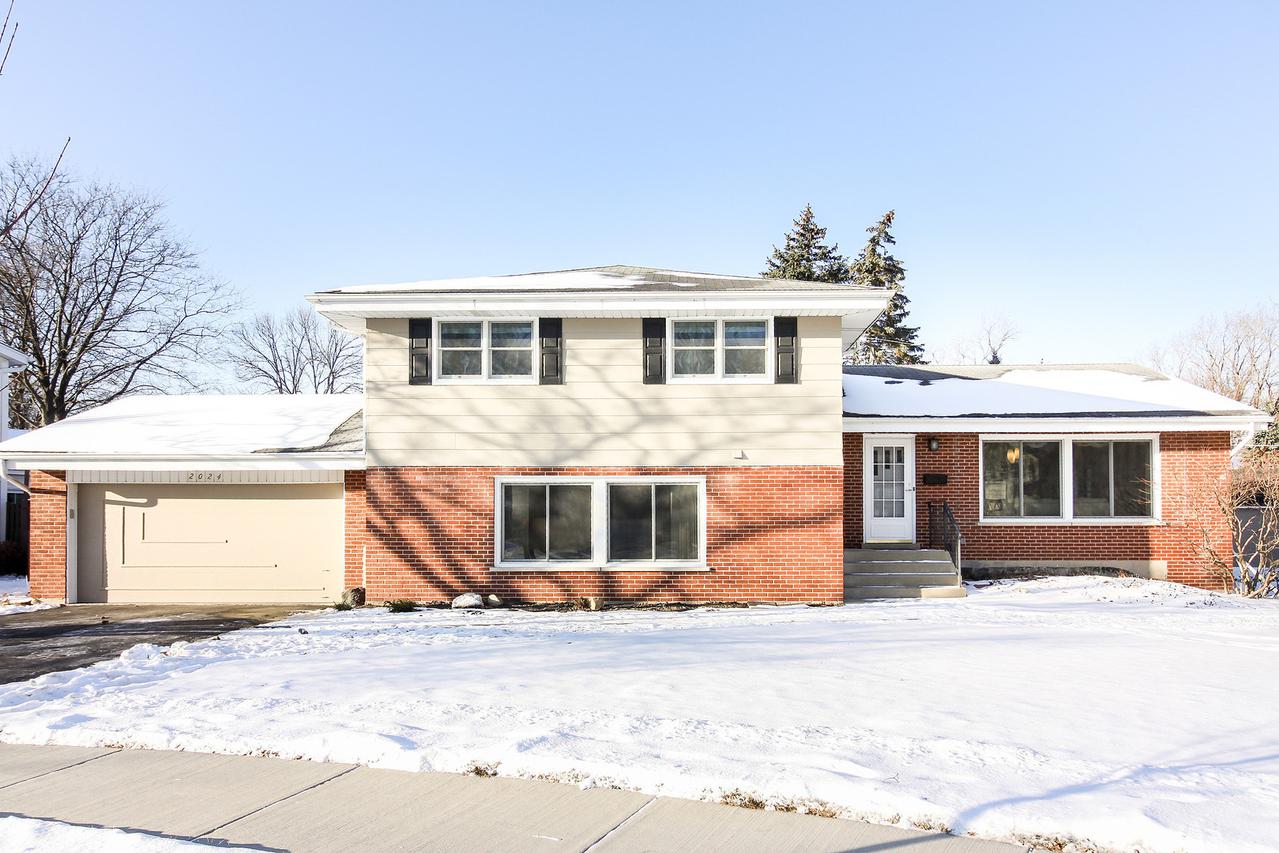 2024 E Fremont Ct., Arlington Heights, IL 60004