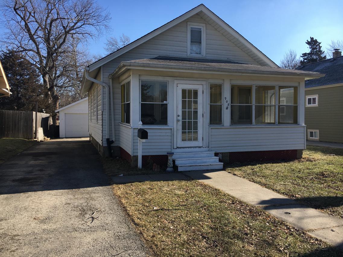 908 Talma St., Aurora, IL 60505