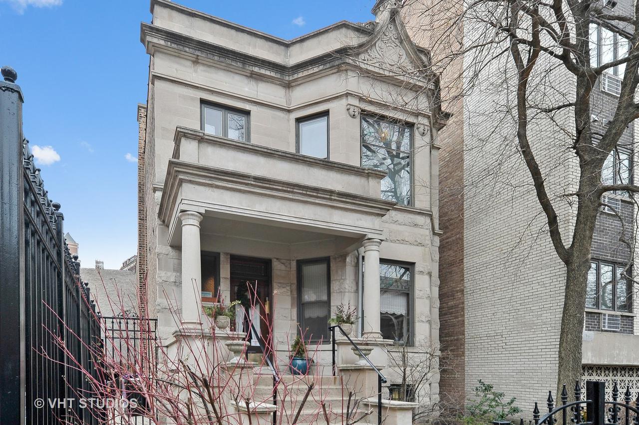 3815 N Pine Grove Ave., Chicago, IL 60613